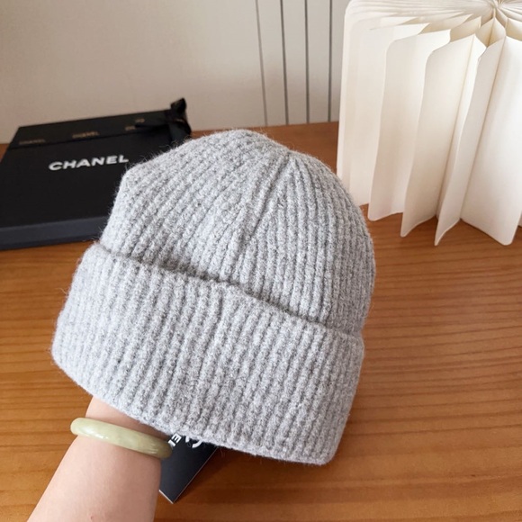 CHANEL Light Gray Ribbed Beanie - Picture 6 of 8